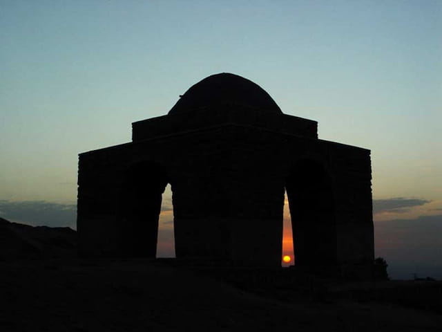  Four-arches-of-Niasar